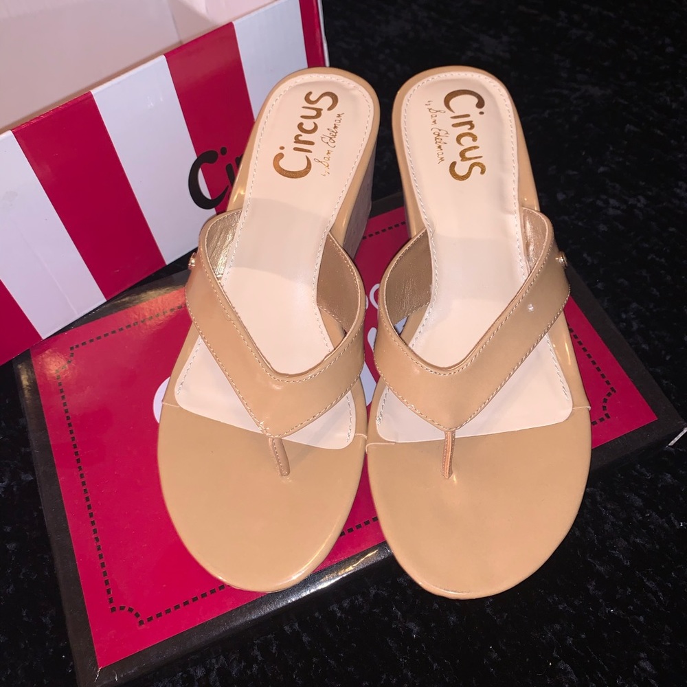 Raquel Almond flip flop